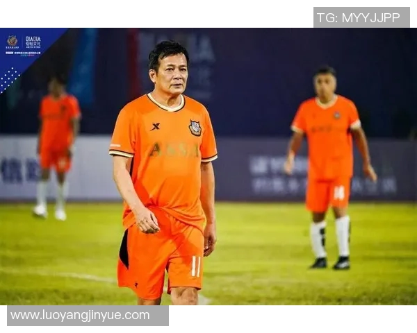 23号球员闪耀绿茵场 足坛新星崭露头角 打破记录赢得球迷热爱