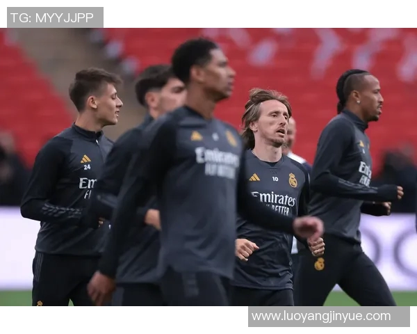 足坛恩怨全面爆发足球星冲突事件大起底揭示绿茵场背后的激烈对抗