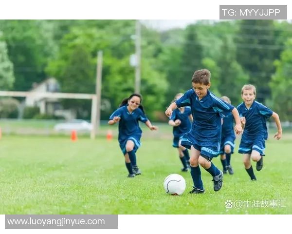 足球球星精彩瞬间合集，带你感受激情四溢的绿茵场魅力